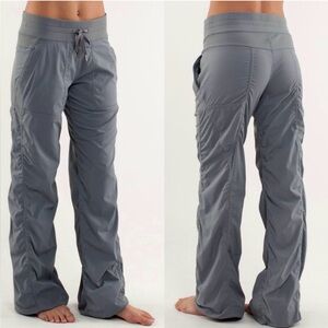 Lululemon Dance Studio Mid-Rise Pant
Regular - Grey